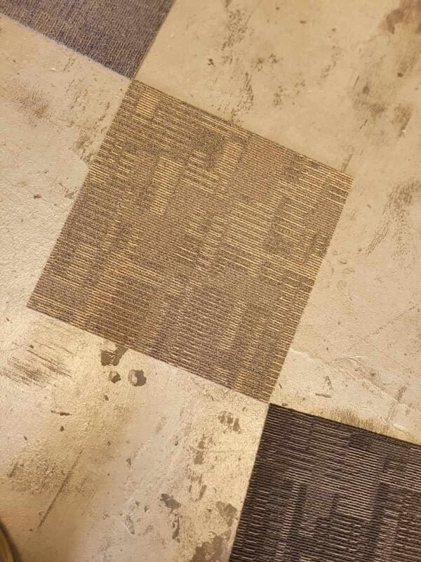 بلاط موكيت 50×50 من مفروشات وأرضيات السريع بالرياض بجودة عالية وتصاميم متنوعة