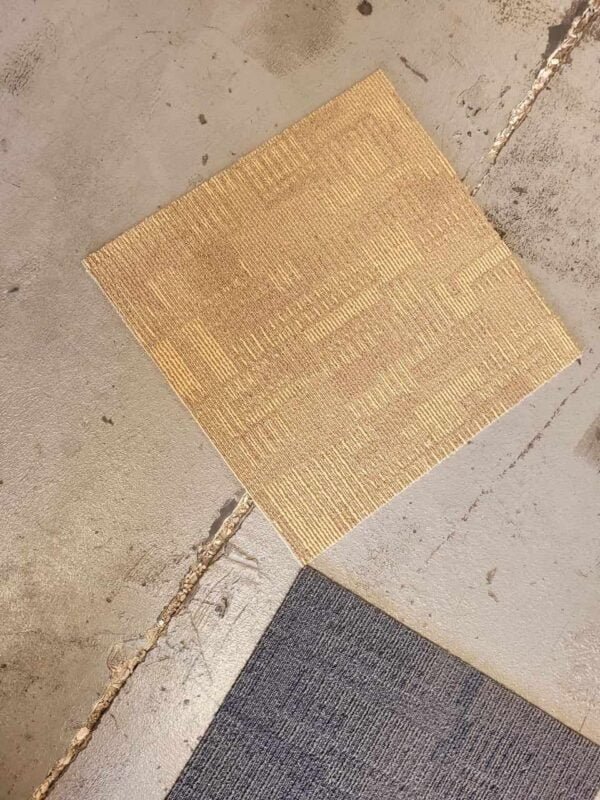 بلاط موكيت 50×50 من مفروشات وأرضيات السريع بالرياض بجودة عالية وتصاميم متنوعة