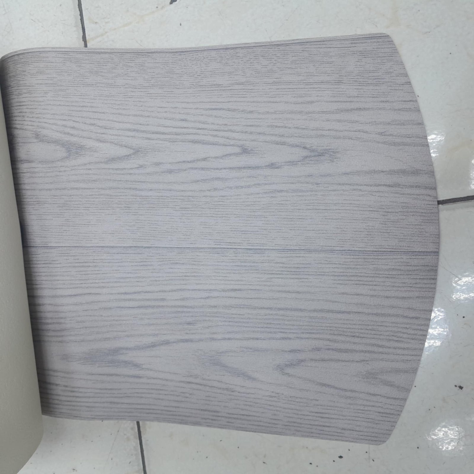 أرضيات فينيل خشبية المظهر بجودة عالية من مفروشات وأرضيات السريع بالرياض