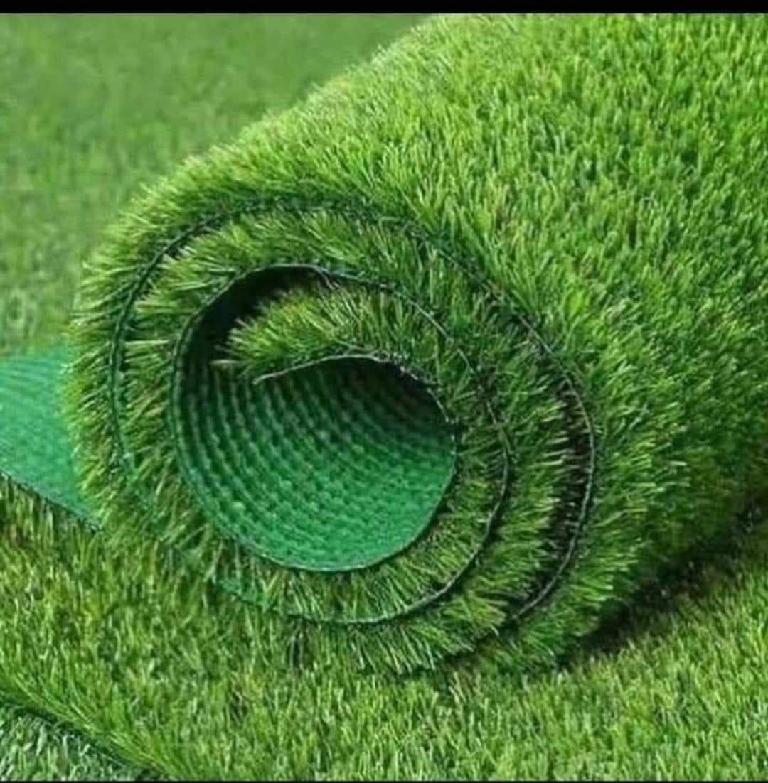 عشب صناعي أخضر فاخر من مفروشات وأرضيات السريع بالرياض