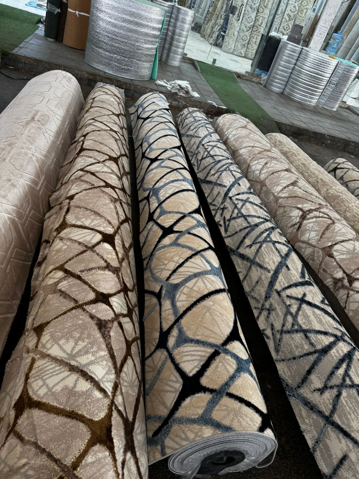 موكيت سجاد فاخر بجودة عالية من مفروشات وأرضيات السريع بالرياض